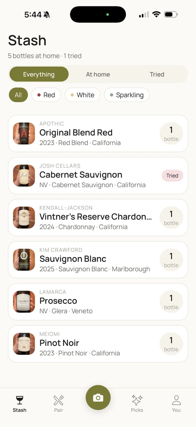 Moxie Vino app showing a stash of saved bottles: Apothic, Josh, Kendall-Jackson, Kim Crawford, La Marca and Meiomi